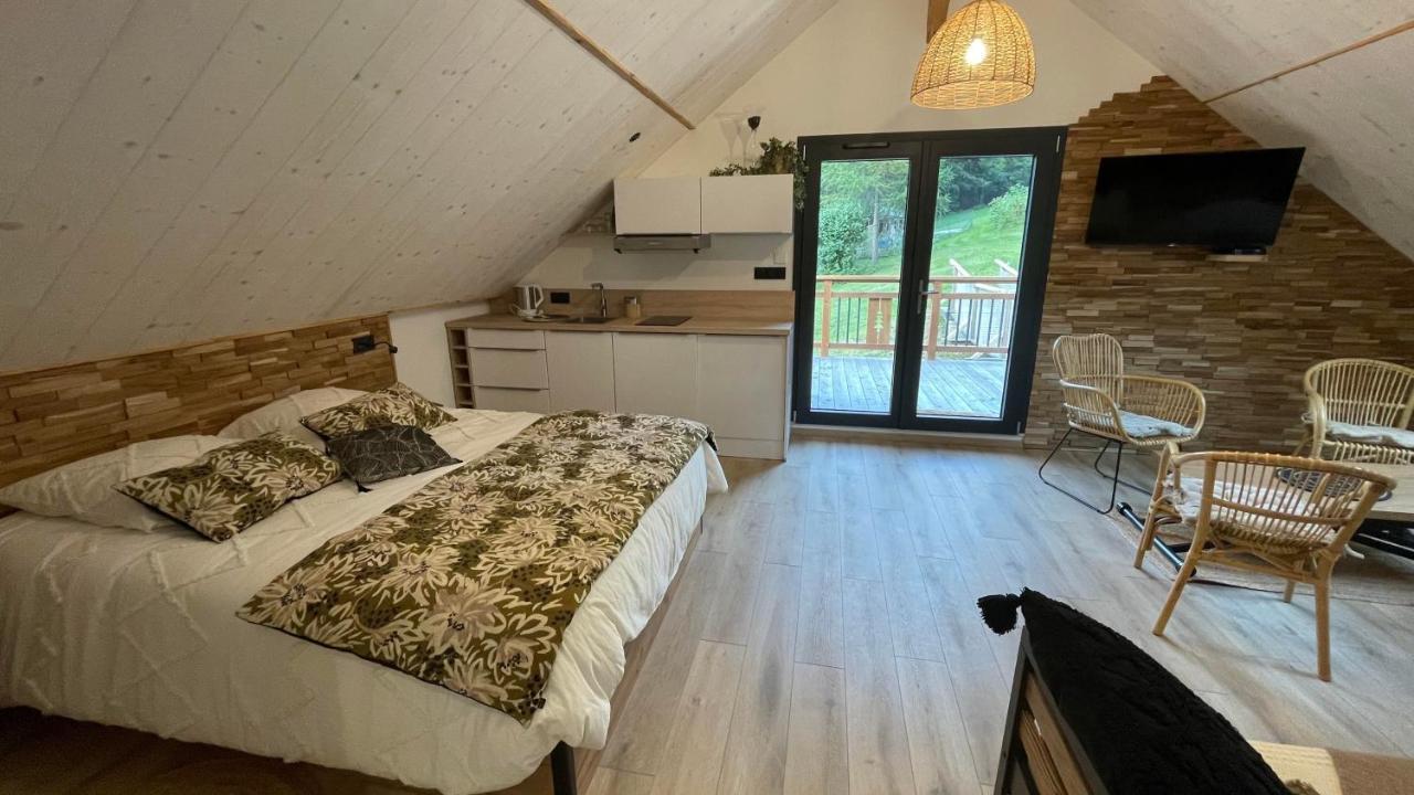 Chambres D'Hotes Les Chambres D'Elsa Albiez-Montrond Extérieur photo